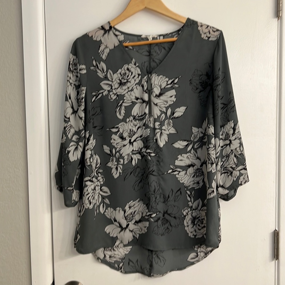 3/4 sleeve blouse with zip top